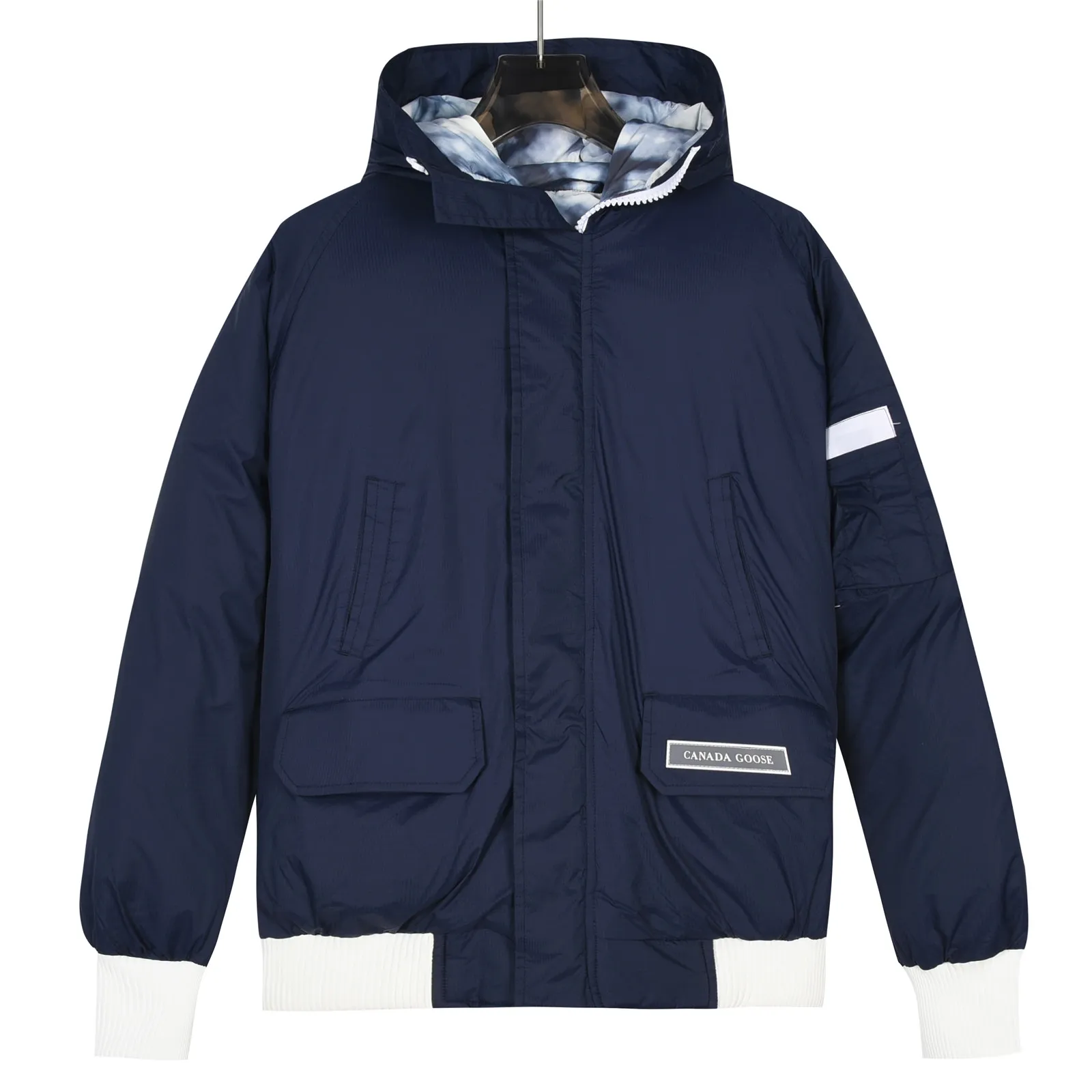 P860 Big Goose 01 Glacial White Label Down Jacket Canada Goose Canada Goose FW21 Chilliwack Series Glacial Haze White Label 01 Pilot Solid Color Hooded Down Jacket Down Jacket Winter Unisex Description: The Chilliwack bomber jacket was originally designed for pilots in uninhabited areas in northern Canada. It is durable, warm and easy to move, which can meet the needs of pilots working in the Arctic waterways. Chilliwack's iconic style remains popular and is a popular jacket from Canada Goose. The Northern Lights capsule collection is reimagined in rich hues inspired by the stunning colors of Canada's north. The Glacial Haze capsule series is improved with an eye-catching and layered color series, giving people the feeling of being caught in the mist around icebergs and glaciers. Material list: 1⃣ Original custom-made double plain 9500-100% nylon nylon fabric 2⃣ Original YKK zipper, not a sub-factory product 3⃣ National standard 80% widely inspected white duck down, (ZP uses 80% white duck down/everything that boasts 90% is fake) Material analysis characteristics: 1⃣ Original factory/9500-100% nylon100% nylon Lurex yarn is actually 100% nylon. Nowadays, there are few pure ones. Most of them are mixed with cotton or polyester. Our top-quality original version is developed in accordance with ZP and uses the same material. 2⃣ As we all know, the original version uses 80% white duck down. The fill power refers to the cubic inches of volume occupied by each ounce (30 grams) of down under certain conditions. If one ounce of down occupies 500 cubic inches, the fill power of the down is 500. So we can simply understand it as: fill power is the volume of down, and the volume of down is fill power. The higher the fill power of down, it means that under the same filling amount, down can fix a larger volume of air layer to keep warm and insulate, so the warmth retention of down is better. Summary: Note: In order to maximize profits during the production process, some businesses add toxic waste silk, 50 velvet, hand-feel velvet, etc. to clothes! But on the outside of the clothes, good fabrics are used. It is said to be 90% white duck down at purchasing agent level, or even more exaggeratedly said to be 90% white goose down, to fool the layman! (You can consult the official Big Goose. All authentic styles are made of white duck down.) I will also teach you a more practical trick: buy an authentic product from Tmall, and at the same time buy a piece of clothing from a merchant you trust, and come back to compare the details. (Tmall offers 7-day no-reason returns and S+ offers 15-day no-reason returns without affecting secondary sales.) ⚠️ Remember, you get what you pay for! Don't be greedy for small gains, or you will suffer big losses! Every customer is welcome to ask questions and we will continue to improve product quality and service! Product color: black, white, dawn blue, mood blue Size: S, M, L, XL, XXL